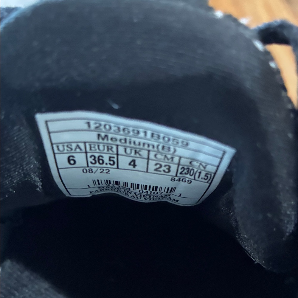 Brooks Women’s Black and White Glycerin Athletic Shoes - Picture 4 of 5